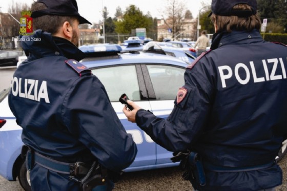 Lo spray al peperoncino nella dotazione della polizia di stato ... Po li zi a di stato