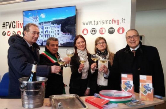 Sergio Bolzonello (Vicepresidente Regione FVG e assessore Attività produttive, Turismo e Cooperazione), Francesco Martines (Sindaco Palmanova) e Marco Tullio Petrangelo (Direttore generale PromoTurismo FVG) all'inaugurazione dell'Infopoint (© Regione Friuli Venezia Giulia) Sergio Bolzonello (Vicepresidente Regione FVG e assessore Attività produttive, Turismo e Cooperazione), Francesco Martines (Sindaco Palmanova) e Marco Tullio Petrangelo (Direttore generale PromoTurismo FVG) all'inaugurazione dell'Infopoint (© Regione Friuli Venezia Giulia)