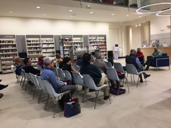 Parte del pubblico presente in biblioteca