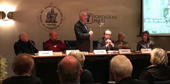 Lionello D'Agostini (Presidente Fondazione Friuli) e l’assessore Gianni Torrenti alla presentazione del libro "Niente è perduto / Nuie al è pierdût" di Guido Sut e Otto d'Angelo (© Regione Friuli Venezia Giulia) Lionello D'Agostini (Presidente Fondazione Friuli) e l’assessore Gianni Torrenti alla presentazione del libro "Niente è perduto / Nuie al è pierdût" di Guido Sut e Otto d'Angelo (© Regione Friuli Venezia Giulia)