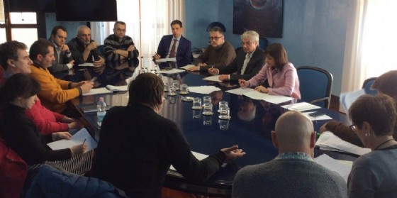 Debora Serracchiani incontra i rappresentanti sindacali dello stabilimento della Finegil Editoriale S.p.A. di Gorizia (© Regione Friuli Venezia Giulia) Debora Serracchiani incontra i rappresentanti sindacali dello stabilimento della Finegil Editoriale S.p.A. di Gorizia (© Regione Friuli Venezia Giulia)
