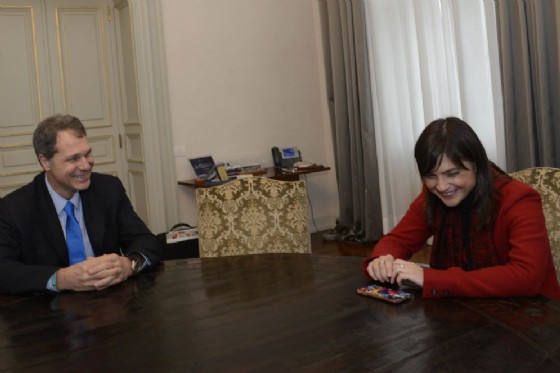 Serracchiani incontra il presidente e amministratore delegato della Società italiana per l'oleodotto transalpino Alessio Lilli (© Foto ARC Montenero) Serracchiani incontra il presidente e amministratore delegato della Società italiana per l'oleodotto transalpino Alessio Lilli (© Foto ARC Montenero)