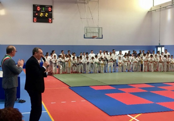Sergio Bolzonello (Vicepresidente Regione FVG e assessore Attività produttive, Turismo e Cooperazione) e Marco Putto (Sindaco Azzano) all'inaugurazione della nuova palestra scolastico-sportiva