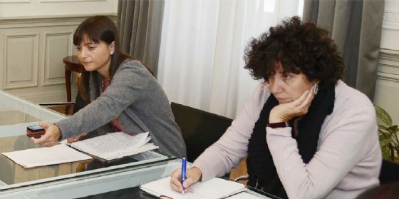 Serracchiani e Panariti commentano gli ultimi dati sul lavoro (© Regione Friuli Venezia Giulia) Serracchiani e Panariti commentano gli ultimi dati sul lavoro (© Regione Friuli Venezia Giulia)