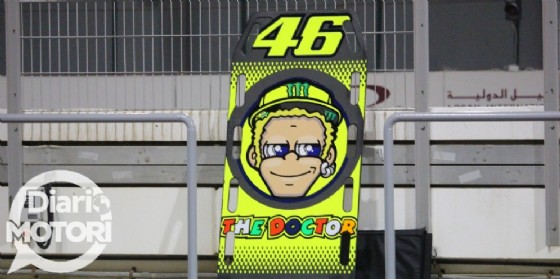 Il cartello ai pit di Valentino Rossi