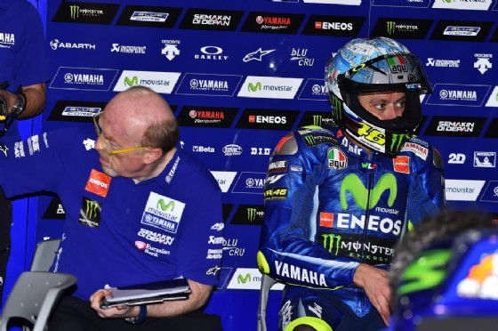 Rossi con il suo capotecnico Galbusera ai box