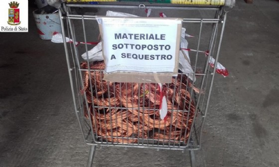 Materiale sequestrato dagli agenti