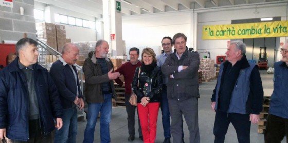 L'assessore Telesca in visita al Banco Alimentare (© Regione Friuli Venezia Giulia) L'assessore Telesca in visita al Banco Alimentare (© Regione Friuli Venezia Giulia)