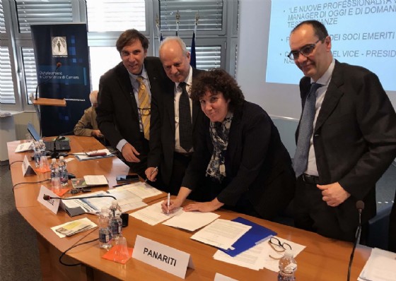Daniele Damele (Presidente Federmanager FVG), Eros Andronaco (Vicepresidente Federmanager), Loredana Panariti (Assessore regionale Lavoro, Formazione, Istruzione) e Alessandro Pellis (Consigliere Federmanager) (© Foto ARC Liberti) Daniele Damele (Presidente Federmanager FVG), Eros Andronaco (Vicepresidente Federmanager), Loredana Panariti (Assessore regionale Lavoro, Formazione, Istruzione) e Alessandro Pellis (Consigliere Federmanager) (© Foto ARC Liberti)