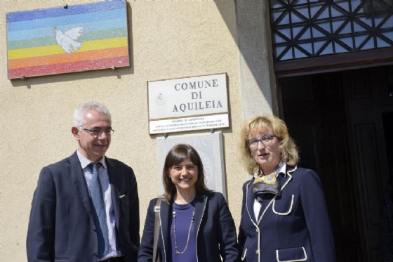 Enti locali: Aquileia, Serracchiani incontra il sindaco e il vicesindaco (© Regione Friuli Venezia Giulia) Enti locali: Aquileia, Serracchiani incontra il sindaco e il vicesindaco (© Regione Friuli Venezia Giulia)