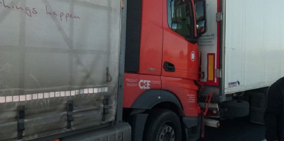 amponamento fra 4 mezzi pesanti: 20 chilometri di coda