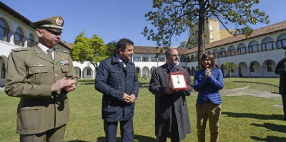 La cerimonia di consegna delle chiavi dell'ex caserma (© Regione Friuli Venezia Giulia) La cerimonia di consegna delle chiavi dell'ex caserma (© Regione Friuli Venezia Giulia)