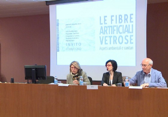 Gli assessori regionali Maria Sandra Telesca (Assessore regionale Salute, Integrazione socio-sanitaria, Politiche sociali e Famiglia) e Sara Vito (Assessore regionale Ambiente ed Energia) e Guido Baggi (Giornalista) al convegno "Le fibre artific (© Foto Produzioni TV Regione FVG) Gli assessori regionali Maria Sandra Telesca (Assessore regionale Salute, Integrazione socio-sanitaria, Politiche sociali e Famiglia) e Sara Vito (Assessore regionale Ambiente ed Energia) e Guido Baggi (Giornalista) al convegno "Le fibre artific (© Foto Produzioni TV Regione FVG)