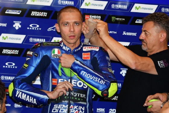 Valentino Rossi nel box Yamaha in Texas