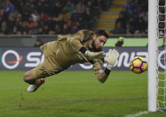 Clamoroso: la Juve si defila su Donnarumma. Raiola lo offre all'Inter