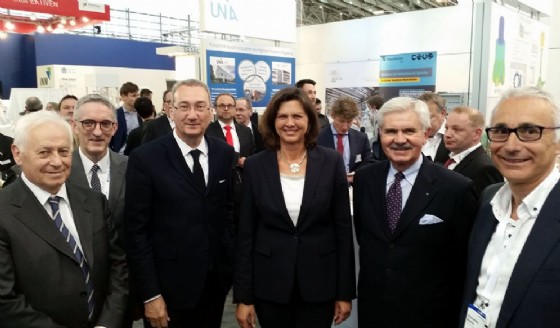 Sergio Bolzonello (Vicepresidente Regione FVG e assessore Attività produttive, Turismo e Cooperazione) e Ilse Aigner (Ministro Economia Baviera) alla Fiera della subfornitura (© Regione Friuli Venezia Giulia) Sergio Bolzonello (Vicepresidente Regione FVG e assessore Attività produttive, Turismo e Cooperazione) e Ilse Aigner (Ministro Economia Baviera) alla Fiera della subfornitura (© Regione Friuli Venezia Giulia)