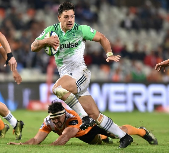 Highlanders' Rob Thompson runs with the ball during their Super Rugby match against Cheetahs, at the Bloemfontein rugby stadium in South Africa, on May 5, 2017
