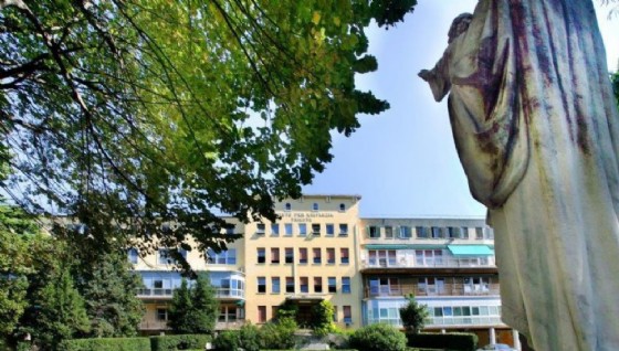 Trieste, trovata neonata abbandonata in un cortile: morta in ospedale