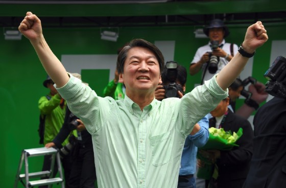 South Korean presidential candidate Ahn Cheol-Soo has been at 20 percent in the polls