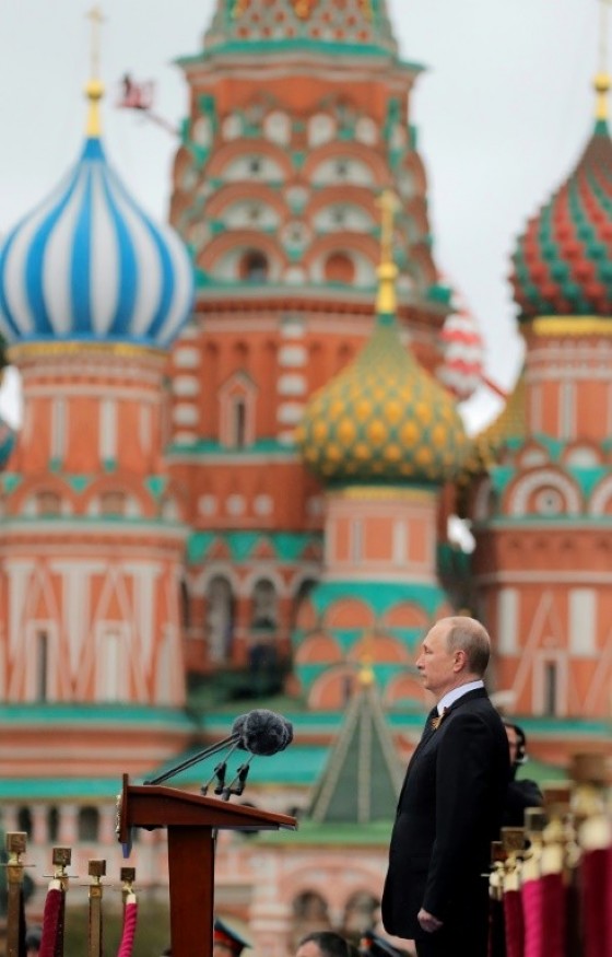 Presiding over the massive ceremony to mark Russia's victory in World War II, Vladimir Putin said Moscow would «always be on the side of the forces of peace»
