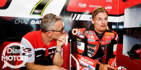 Davies all'interno del suo box