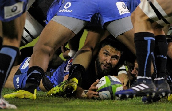 Australia's Western Force's centre Curtis Rona grabs the ball during their Super Rugby match against Argentina's Jaguares, at the Jose Amalfitani stadium in Buenos Aires, on May 13, 2017