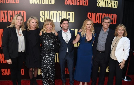«Snatched», a lighthearted comedy starring Amy Schumer (3rdR) and Goldie Hawn (3rdL), netted $17.5 million