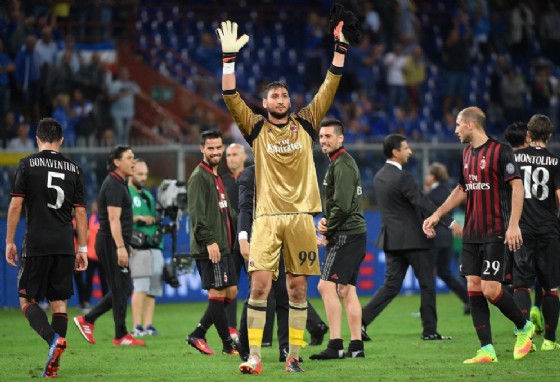 Un'immagine di Gianluigi Donnarumma e Giacomo Bonaventura, due dei pochi insostituibili del Milan