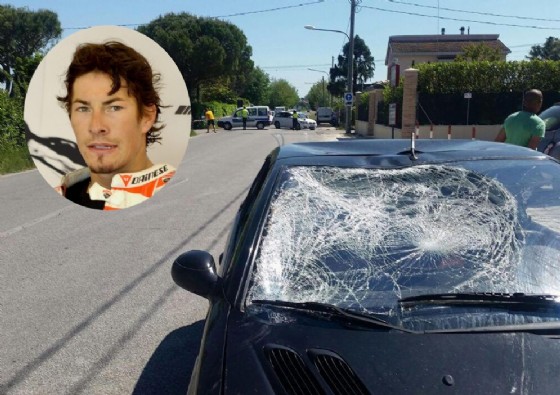 Il parabrezza sfondato della vettura che ha travolto la bici di Hayden