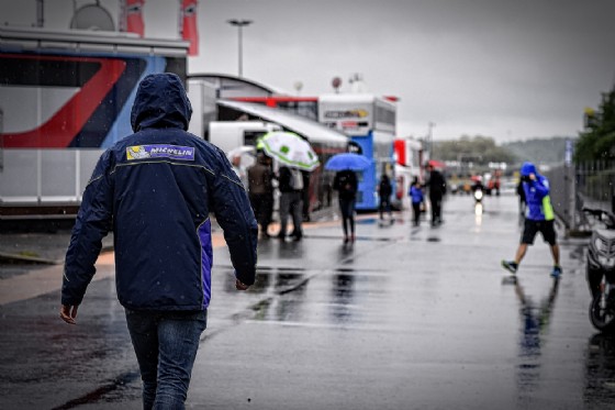 Condizioni meteo fredde e piovose oggi in pista