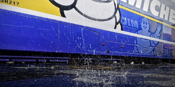L'asfalto bagnato di Le Mans (© Michelin) L'asfalto bagnato di Le Mans (© Michelin)