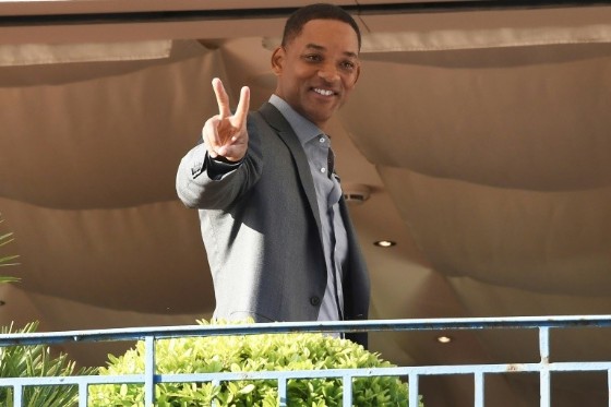 US actor Will Smith has jumped to Netflix's defence in the row over the future of cinema at the Cannes film festival