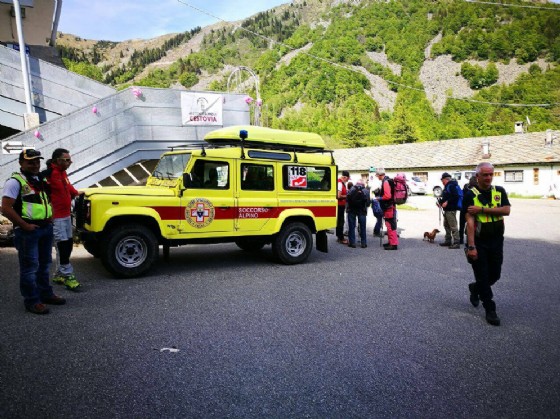 Uomini dei soccorsi, al piazzale