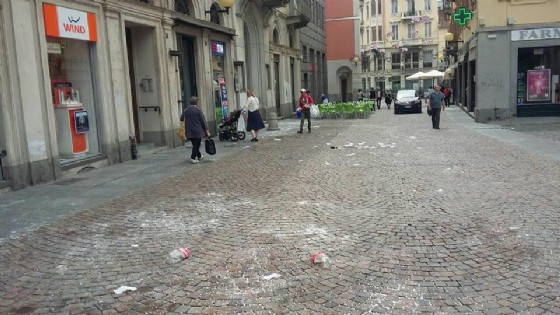Via Italia, dopo il passaggio degli studenti questa mattina
