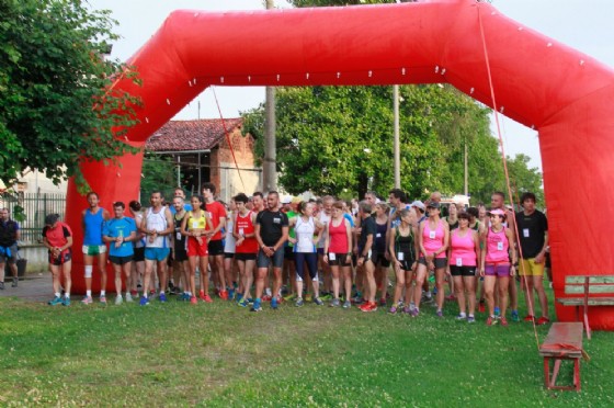 I partecipanti della passata edizione alla partenza della corsa (© Diario di Biella) I partecipanti della passata edizione alla partenza della corsa (© Diario di Biella)