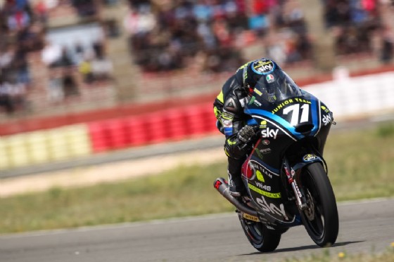 Il giovane allievo di Valentino Rossi in azione sulla sua moto