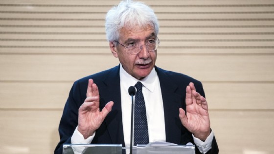 Il presidente dell'Ivass Salvatore Rossi lancia l'allarme sulle polizze vita dormienti