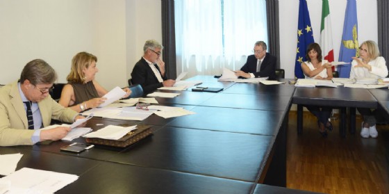Carta Famiglia: confermato bonus energia fino 500 euro