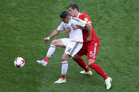Mexico's forward Javier Hernandez (L) vies for the ball against Russia's defender Viktor Vasin during the 2017 Confederations Cup group A football match June 24, 2017