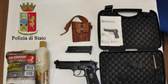 Spara al vicino di casa con una pistola sotf air: denunciato (© Polizia) Spara al vicino di casa con una pistola sotf air: denunciato (© Polizia)
