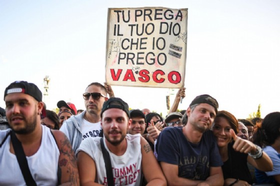 I fan al soundcheck di Vasco Rossi al Parco Ferrari di Modena, il 29 giugno 2017