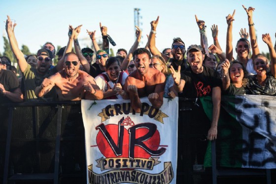 I fan al soundcheck di Vasco Rossi al Parco Ferrari