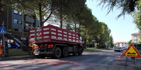Lavori di asfaltatura in via Planton