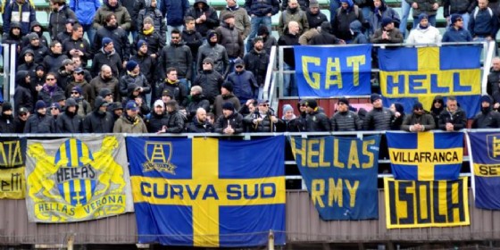Cori nazisti pro Hitler ed Hess alla festa dei tifosi del Verona: indagini (© ANSA) Cori nazisti pro Hitler ed Hess alla festa dei tifosi del Verona: indagini (© ANSA)