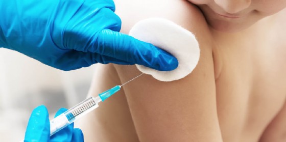 L'Aula ha approvato una mozione che prevede monitoraggi sui vaccini