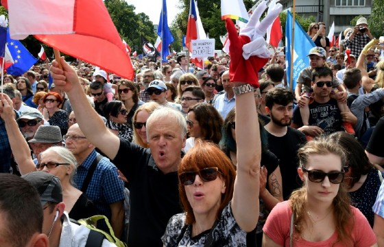 Poles rally in Warsaw to protest against court reforms they see as undermining the separation of powers