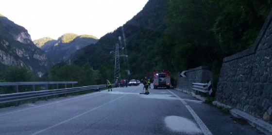 Incidente sulla Pontebbana: moto finisce sotto il guardrail (© G.G.) Incidente sulla Pontebbana: moto finisce sotto il guardrail (© G.G.)