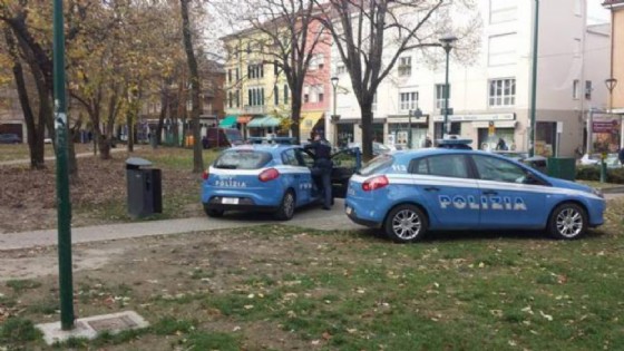 Un giovane nigeriano ha inseguito lo scippatore e lo ha fatto arrestare (© ANSA) Un giovane nigeriano ha inseguito lo scippatore e lo ha fatto arrestare (© ANSA)