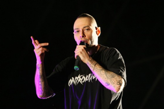 Fabri Fibra apre il tour a Venaria