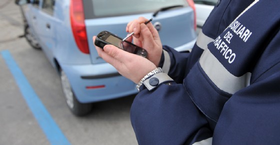 Da ottobre nuove strsce blu e parcheggi a pagamento (© ANSA) Da ottobre nuove strsce blu e parcheggi a pagamento (© ANSA)